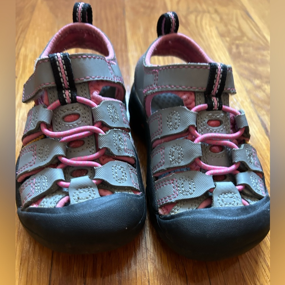 Girls Keen Sandals size 8